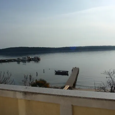 Zuta Kuca Potkrovlje