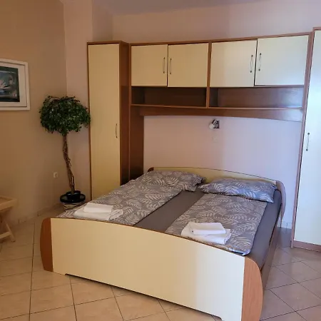 Daire Zuta Kuca Potkrovlje